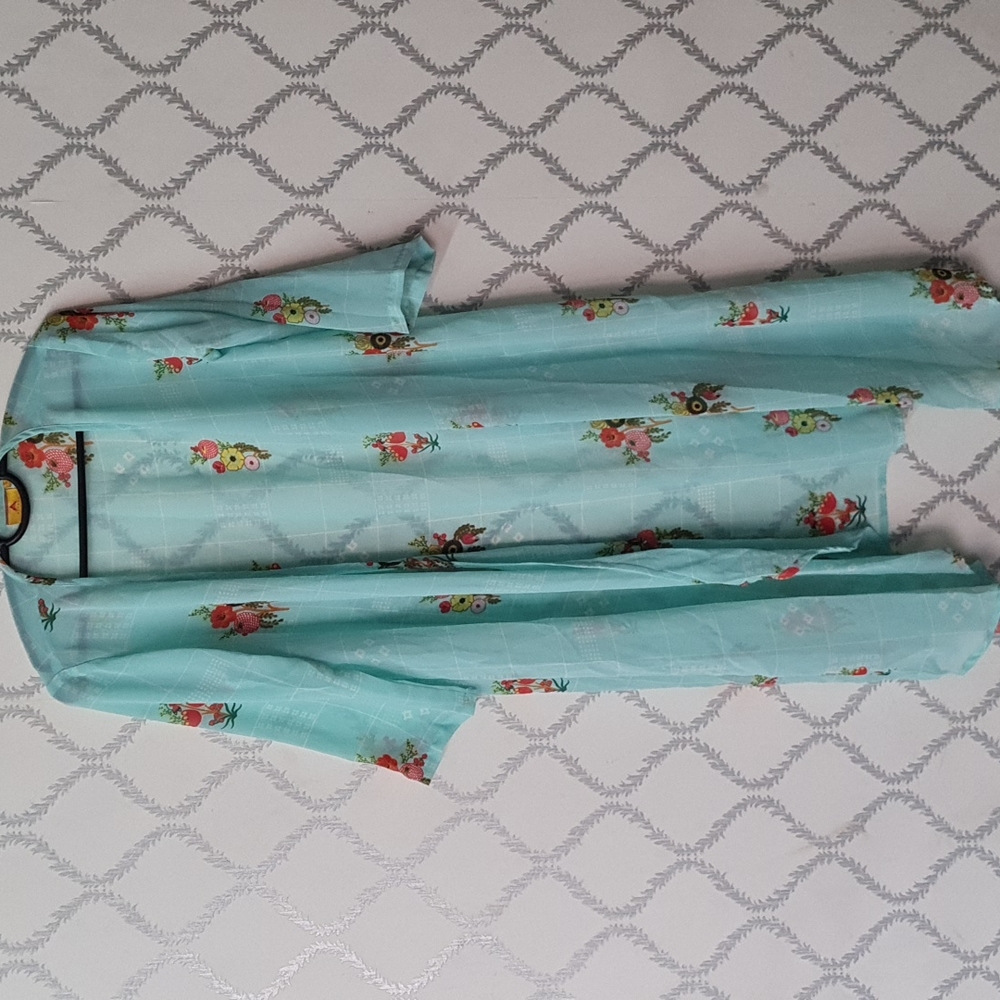 Floral cape kurti set. - Picture 3 of 16